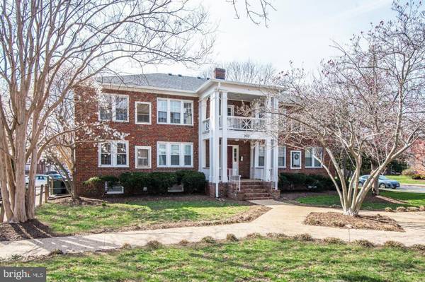 $1950.00 / 1br - 438ft2 - Charming corner unit in the heart of Del Ray63895919611394121
