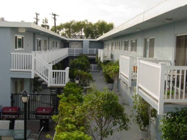 2Bed-1Bath with Beach. 1