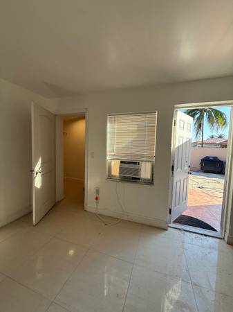 Efficiency for rent East Hialeah 1