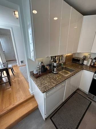 $1,240 / 1br - Rare find: immaculate Jr. 1BR 1BA small stand-alone COTTAGE (San Francisco)63884004462209121
