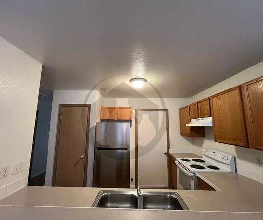 $2,195 / 3br - **OFERTA DE MUDANZA** $500 de descuento en el primer mes completo de alquiler (Salem)63660444448515123