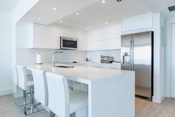 $5,300 / 2br - 930ft2 - 👌 MIAMI BEACH: 2/2 Furnished Best Value On This Unit  Available Short-Term! - (Miami Beach)64049280113411120