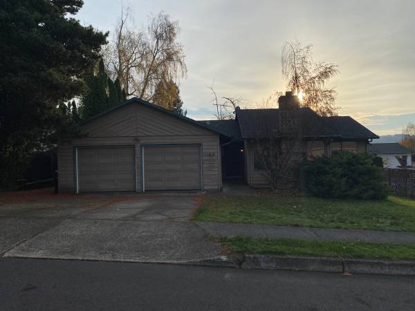 3 bedroom and 2 bath house - new paint and carpet 1