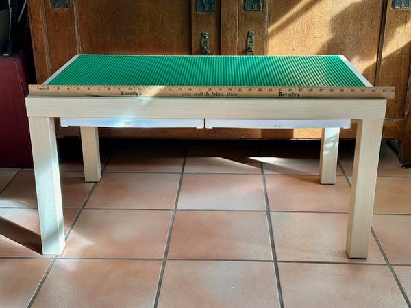 LEGO Building Table w/Fixed Green Baseplate Array 1