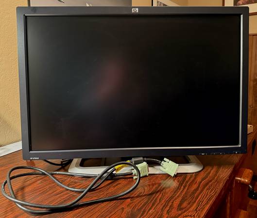 HP 30-Inch Widescreen LCD Monitor (EZ320A4#ABA) 1