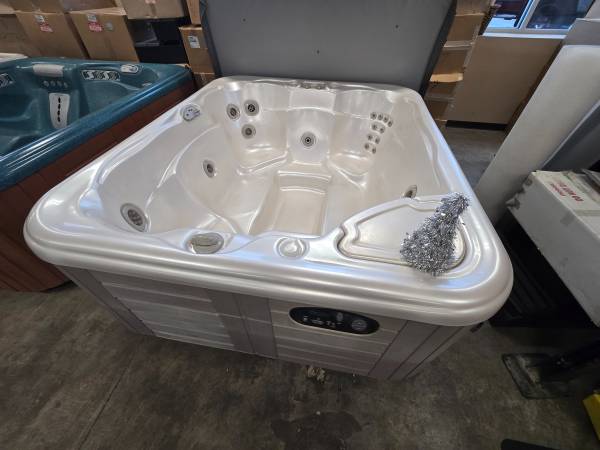 HOT TUB 2005 HOTSPRING SPA PRODIGY 1