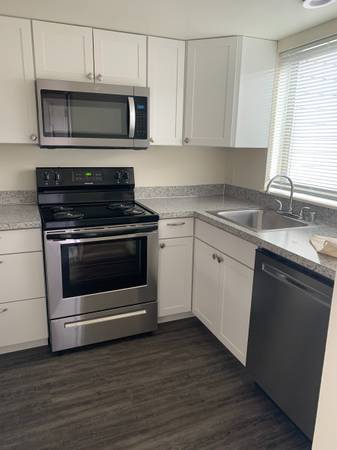 $1,895 / 2br - 848ft2 - Newly remodeled 2 bedroom Townhouse (Woburn)635096348650271227