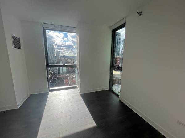 $3,800 / 2br - 2 bed in River North with ss appliances, hw floors, w/d in unit (River North)63781441827715123