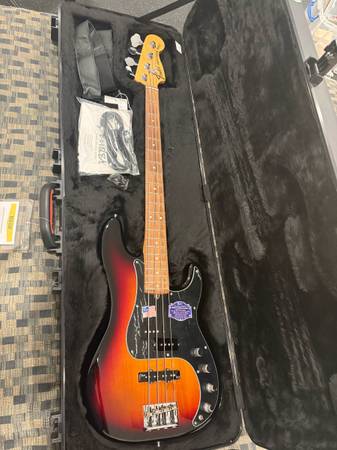Fender American Deluxe Precision Bass – 2015 Mint Condition + Hard Case 1