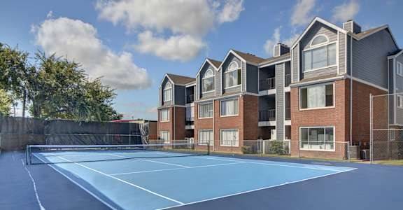 $1,050 / 2br - 805ft2 - Recycling, Built in Bookshelves, Minutes away from White Rock Lake (9707 Walnut Hl Ln, Dallas, TX)63796555950595122