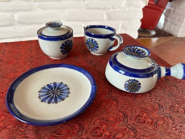 KEN EDWARDS EL PALOMAR GUADALAJARA BLUE FLOWER DISHES 1