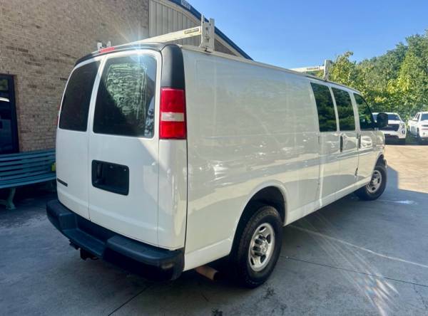 2019 Chevrolet Express - Photo 13