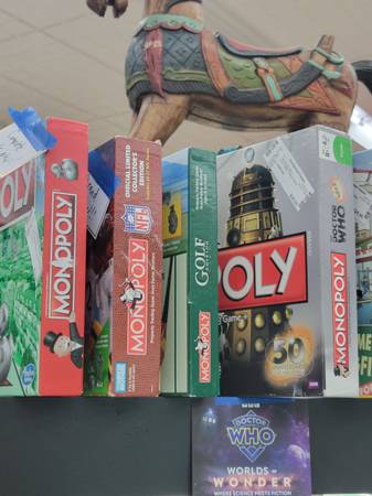 Monopoly Specialty games NFL, Golf, Simpsons, WWII, NYC 1