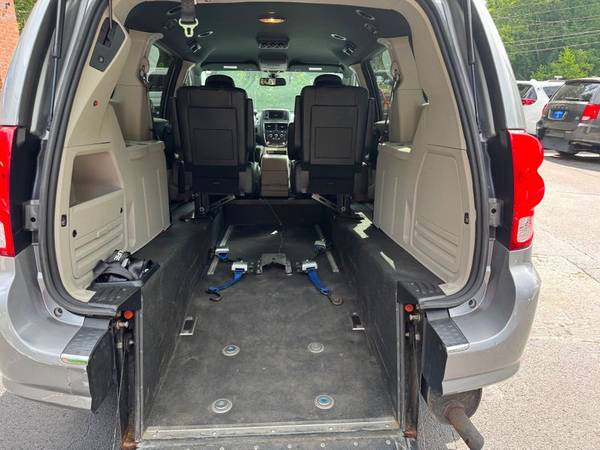 2019 *Dodge* *Grand* *Caravan* *SXT* HANDICAP WHEELCHAIR REAR ENTRY - $39,900 (Dodge Grand Caravan)63624908834179124
