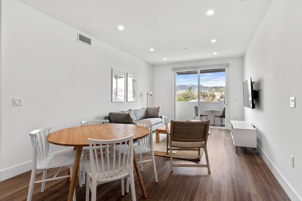 $1,200 / 4br - 1200ft2 - 🛏️Furnished Room for Rent -Modern 4-Bedroom Apt– Lexington Hollywood63840113059329124