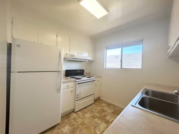 $2,700 / 2br - Spacious Large 2 bedroom Apt- 5 Blocks to UC Berkeley Sather Gate (berkeley)63938626942466121