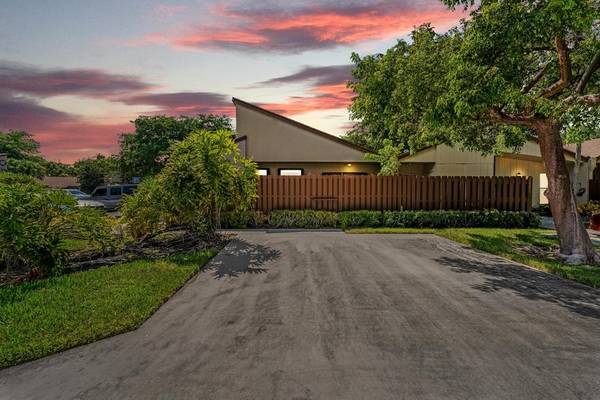 $400,000 / 3br - 1502ft2 - $400,000 3 Bed 2Bath Villa - 22295 Timberly Dr, Boca Raton, FL  33428 (Boca Raton)64049278576258121