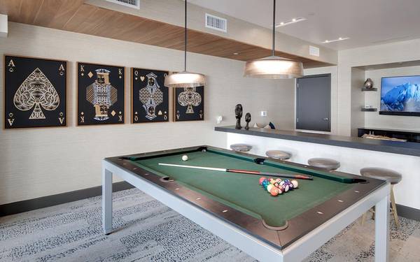 $2,848 / 1br - 664ft2 - 1 BR w/Den Layout, Garage Parking & Pet-Friendly Zone! (alameda)63994099497986121