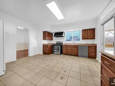 $2,013 / 2br - 1267ft2 - Charming 2-Bedroom Victorian Home in the Heart of the City (San Francisco)63989799801858122