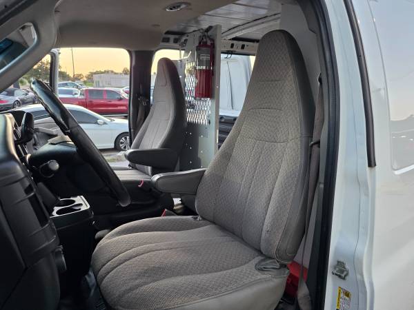 2017 Chevrolet Express - Photo 9