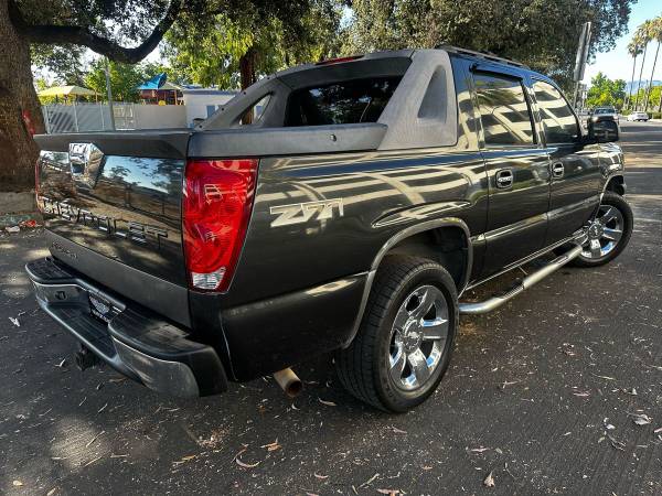 2004 Chevrolet Avalanche 1500 - Great Condition and Fantastic Price! - $7995.00 (North Hollywood)63618238834691123