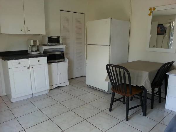 $1195.00 / 300ft2 - STUDIO-MOVIN READY63769617759875120