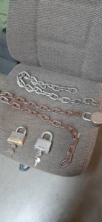 Heavy Duty Locks and Chains with Keys 1