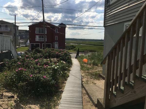 $1,800 / 3br - 900ft2 - Winter Rental Salisbury Beach  First Floor Unit (Salisbury Beach)64213550298883122