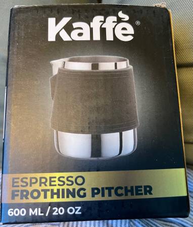 Set - Kaffe espresso frothing pitcher and handheld milk frother 1