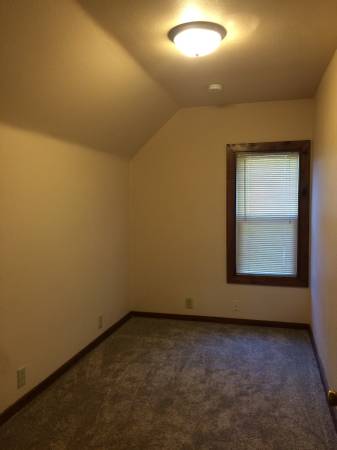 $430 / 3br - UWEC Neighborhood 1217 1/2 Second Avenue (Eau Claire, WI)63845960887171124
