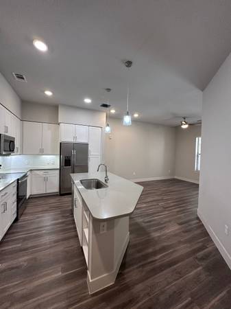 $1,366 / 1br - 819ft2 - *10 Weeks Free!* Beautiful Luxury Apartment Downtown! ~ Available Now! (Downtown ~ Nine Mile ~ Sloans Lake ~ LoHi ~ RiNo ~ MSU)63666650319745120