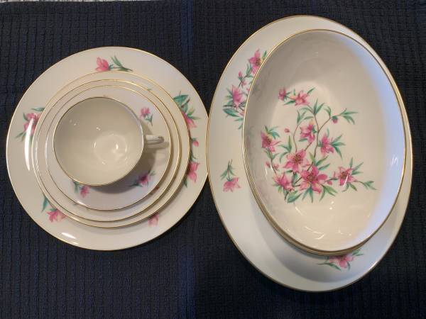 Lenox China Place Setting (12) Peachtree and Serving Dishes 1