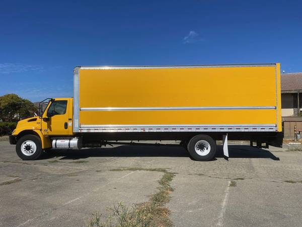 2021 International MV 26ft - Photo 2