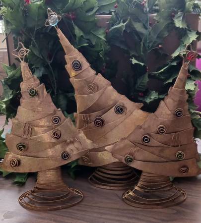 Spiral Gold Metal Christmas Trees 1