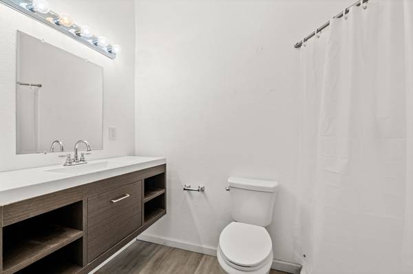 $400 / 1br - 800ft2 - 1 b.. 1 bth, all bills paid and furnished. please see referral service63910445950850121