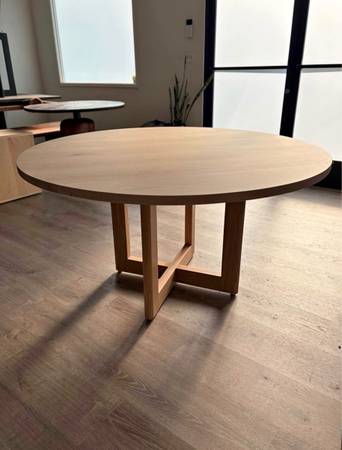 54” round white oak solid wood dining table 1