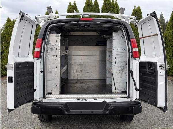 2018 Chevrolet Express 2500 - Photo 11