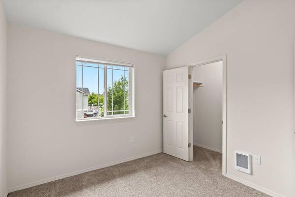 $1,649 / 2br - 830ft2 - Playground, Nearby Parks, Plank Flooring (Hayden Bridge)63977278425603123