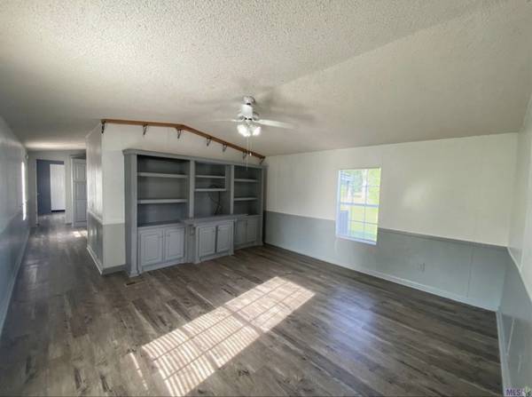 $1350.00 / 3br - 1280ft2 - Cozy single unit in Denham Springs | 26770 Kelli Dr | $1350/mo63902940797954120