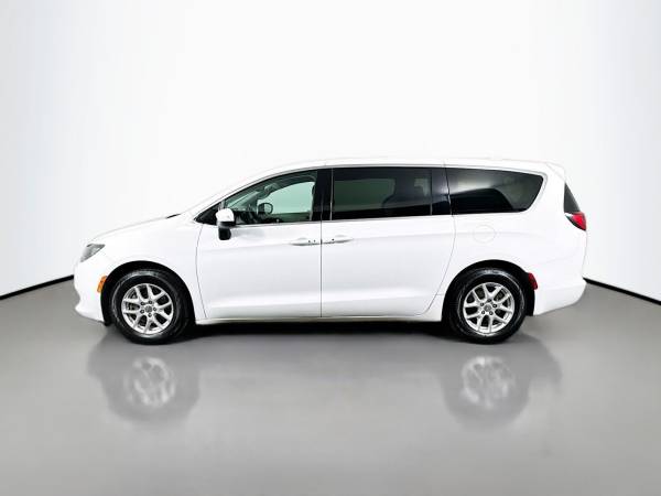 2017 Chrysler Pacifica Touring - $12,995 (_Chrysler_ _Pacifica_ _Van_)63472559781123121