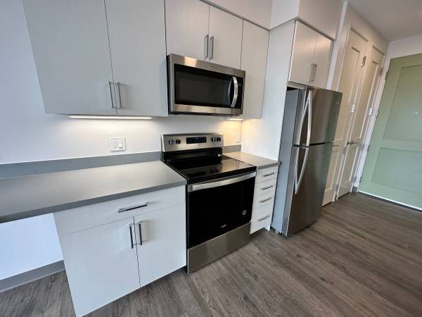 $1,649 / 431ft2 - Save Money with the eco-friendly large studio apartment! (409 Elm St, Manchester, NH)63931658652163123