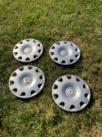 2000 Jetta hub caps 1