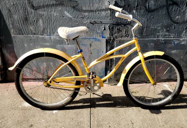Electra Beach Cruiser Size: Small/Medium 1