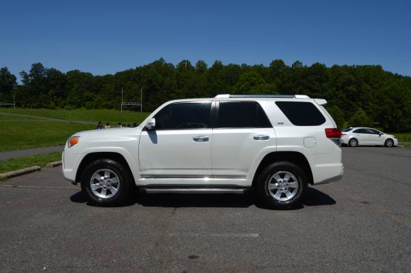 2011 Toyota 4RUNNER SR5 4X4 UN SOLO DUEÑO Paquete de Lujo / Navegación - $13,599 (MANASSAS)63616440074881124