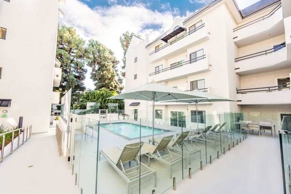 1 BD, Laundry Facility, Gated/Covered Parking 1