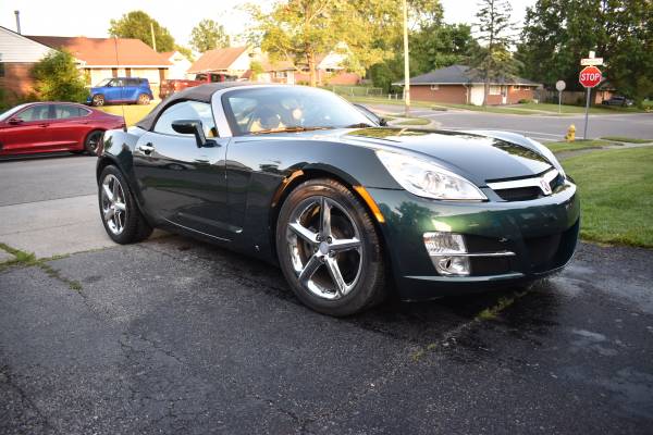 2008 Saturn Sky 2D Descapotable, ¡25,560 millas! - $10,000 (Columbus)63478040398849122