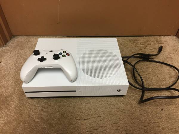 Xbox One S 1TB 1