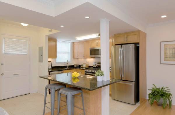 $3,240 / 1br - Casa adosada de 1 dormitorio y 1 baño en West Roxbury | Hancock Village (West Roxbury)63810087565187120