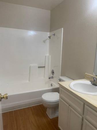 $2,350 / 2br - 1020ft2 - 2 BD 2 BATH W/ PATIO (UPSTAIRS) (1245 Donax Ave.)63865814579587122