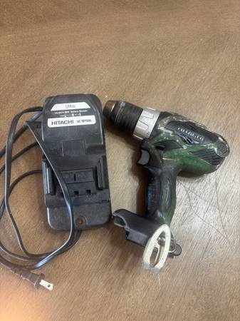 Hitachi 18 Volt Drill and Charger 1